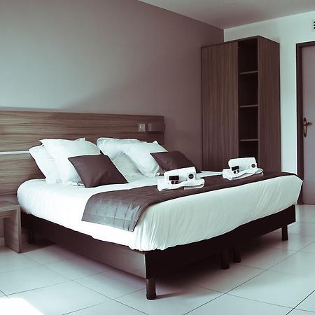 Le Cay Hotel Roquebrune-sur-Argens Room photo