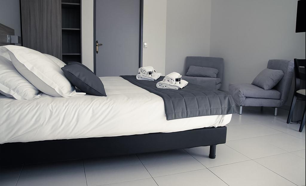 Le Cay Hotel Roquebrune-sur-Argens Room photo